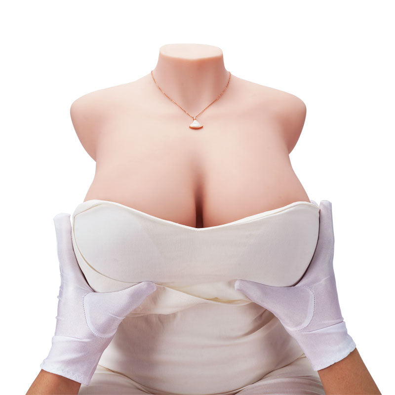 Monroe: 31kgの肉付きの良い美しい女
